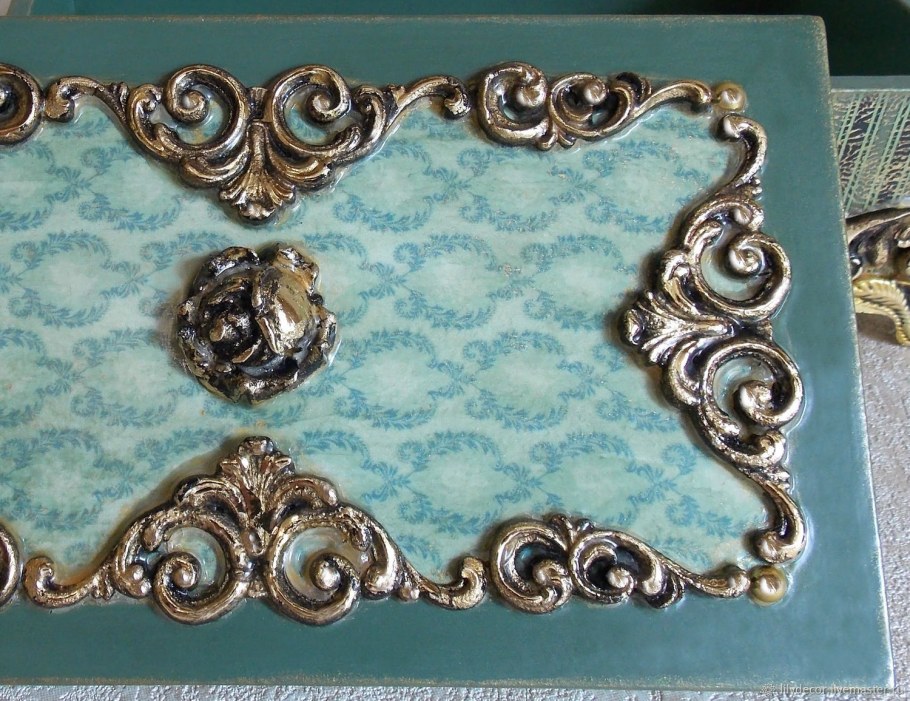 Лепнина с позолотой