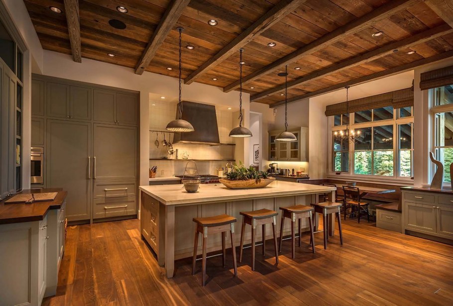 Деревянные панели в интерьере кухни