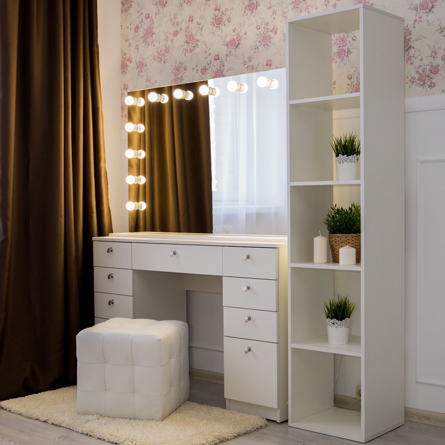 Шкаф с туалетным столиком