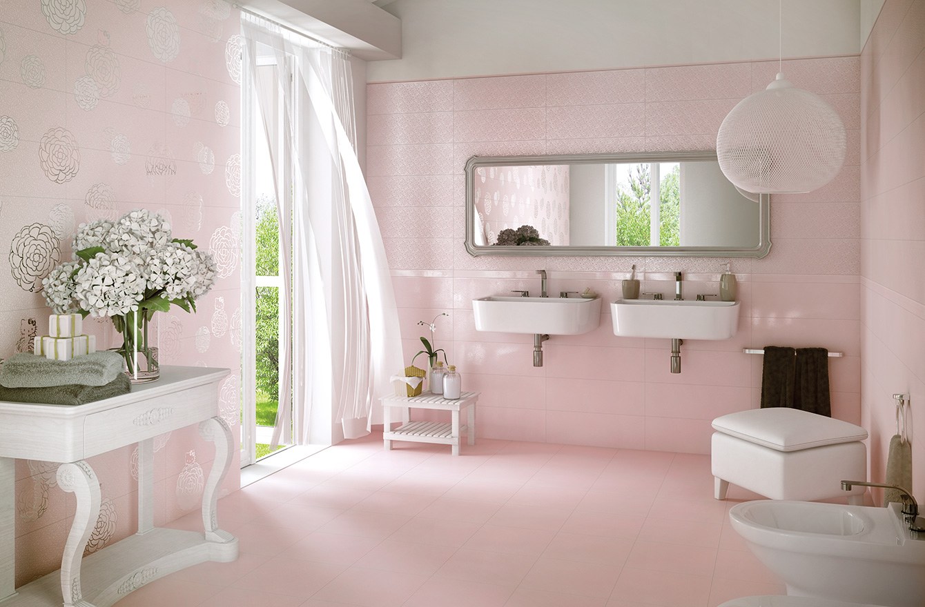 Ванна в розовых пастельных тонах