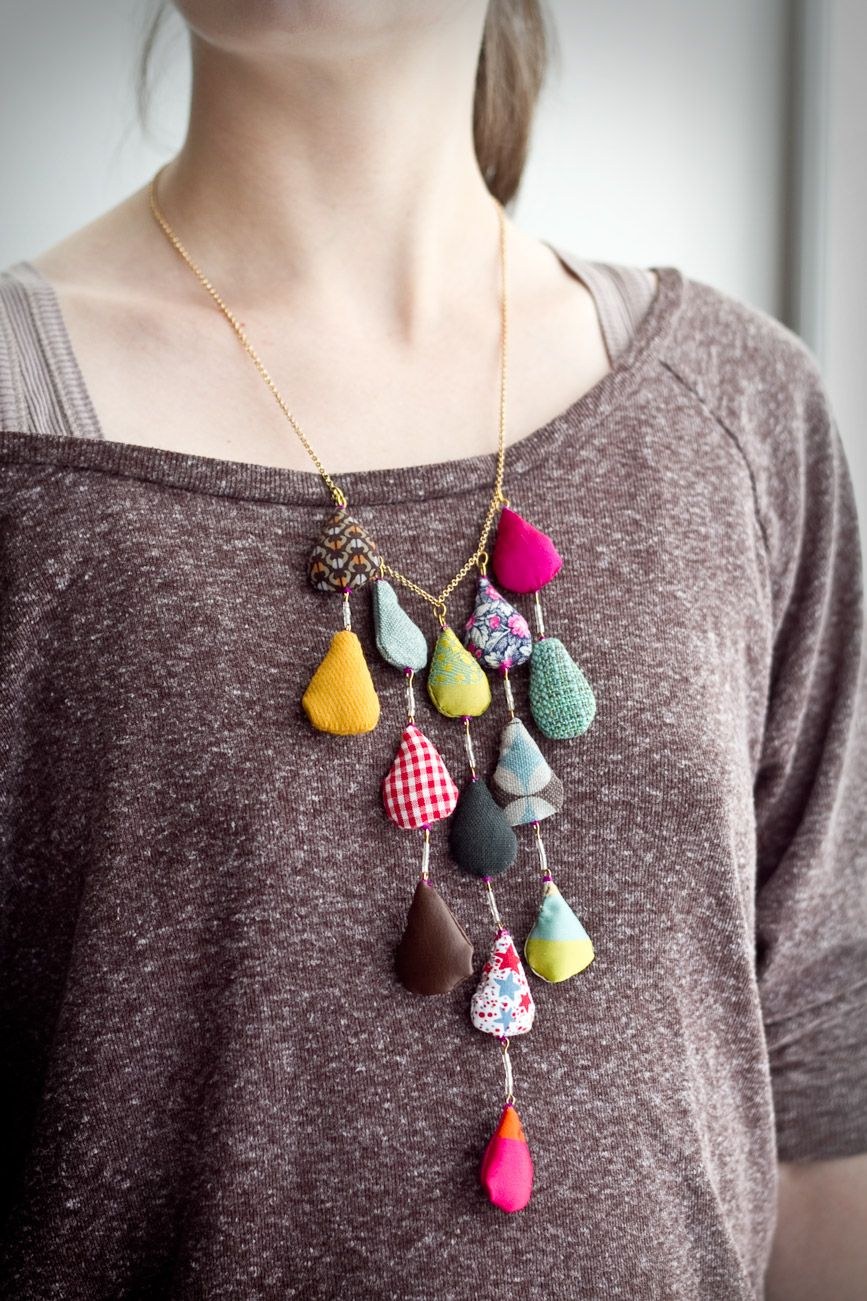 Рукодельные текстильные украшения на шею