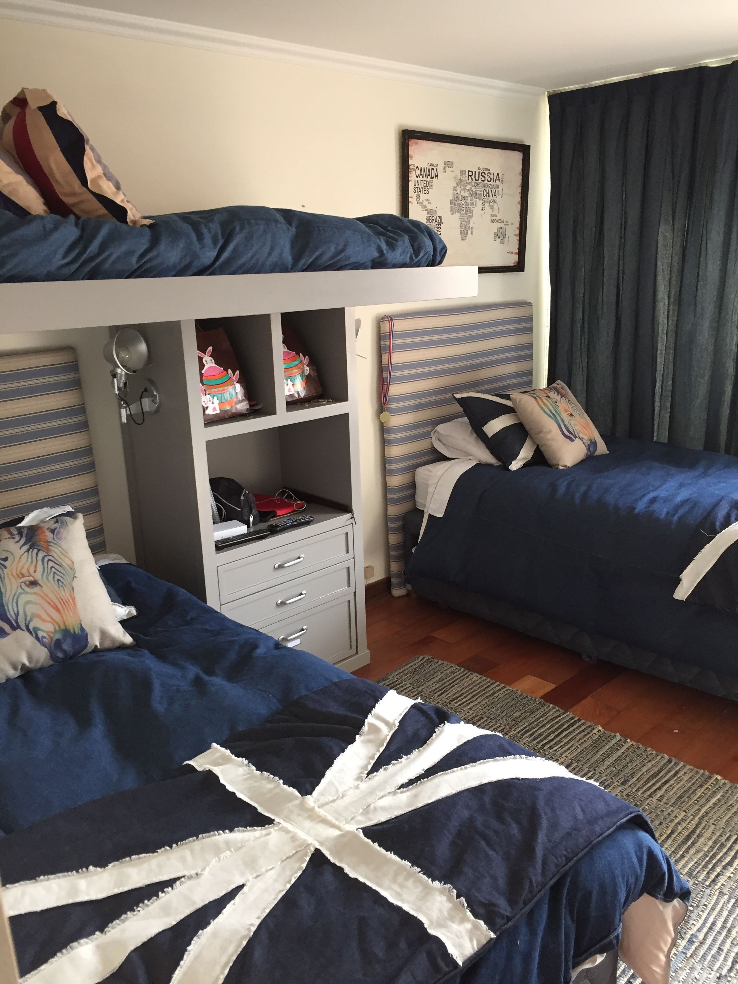 Комната для мальчиков с двумя кроватями