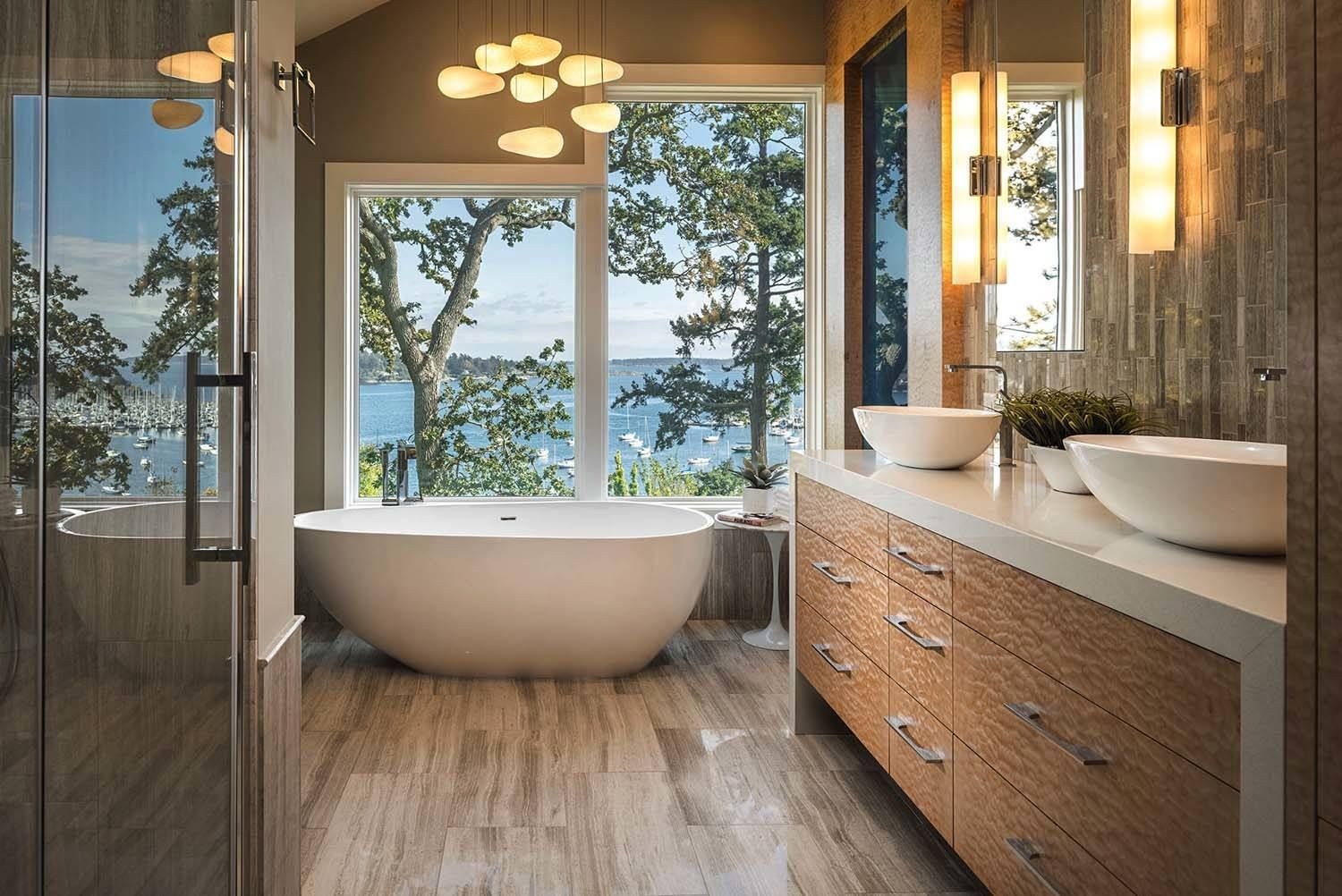 Дизайн ванной 2024 год. Стильная ванная комната. Красивые Ванные комнаты. Современная ванная комната. Стильная ванная с окном.