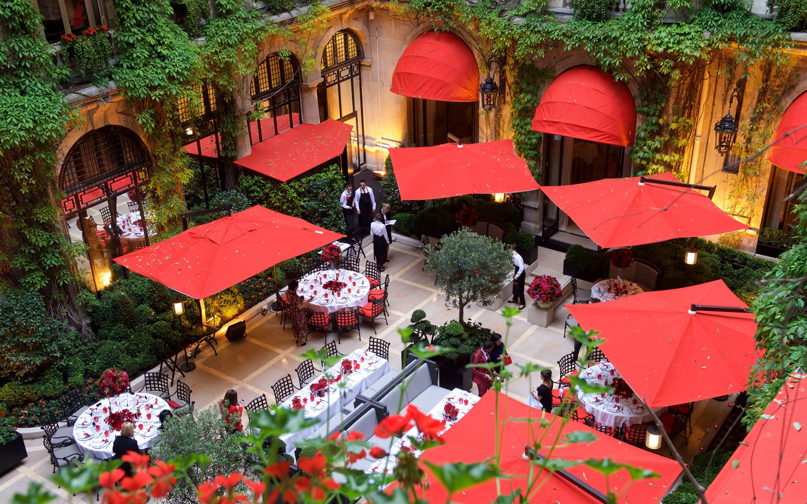 Hotel Plaza Athenee, Париж