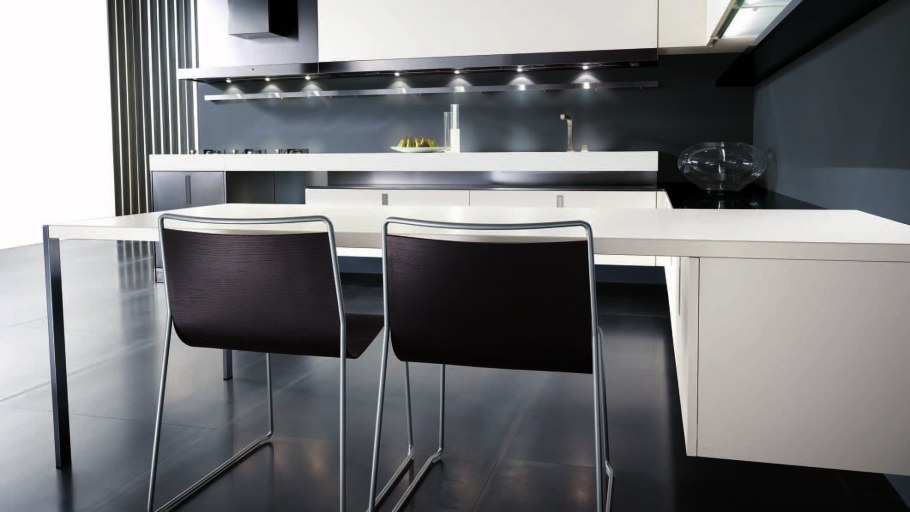 Черно белая кухня