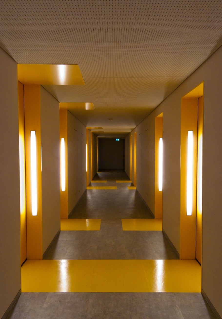 Освещение коридоров в общественных зданиях