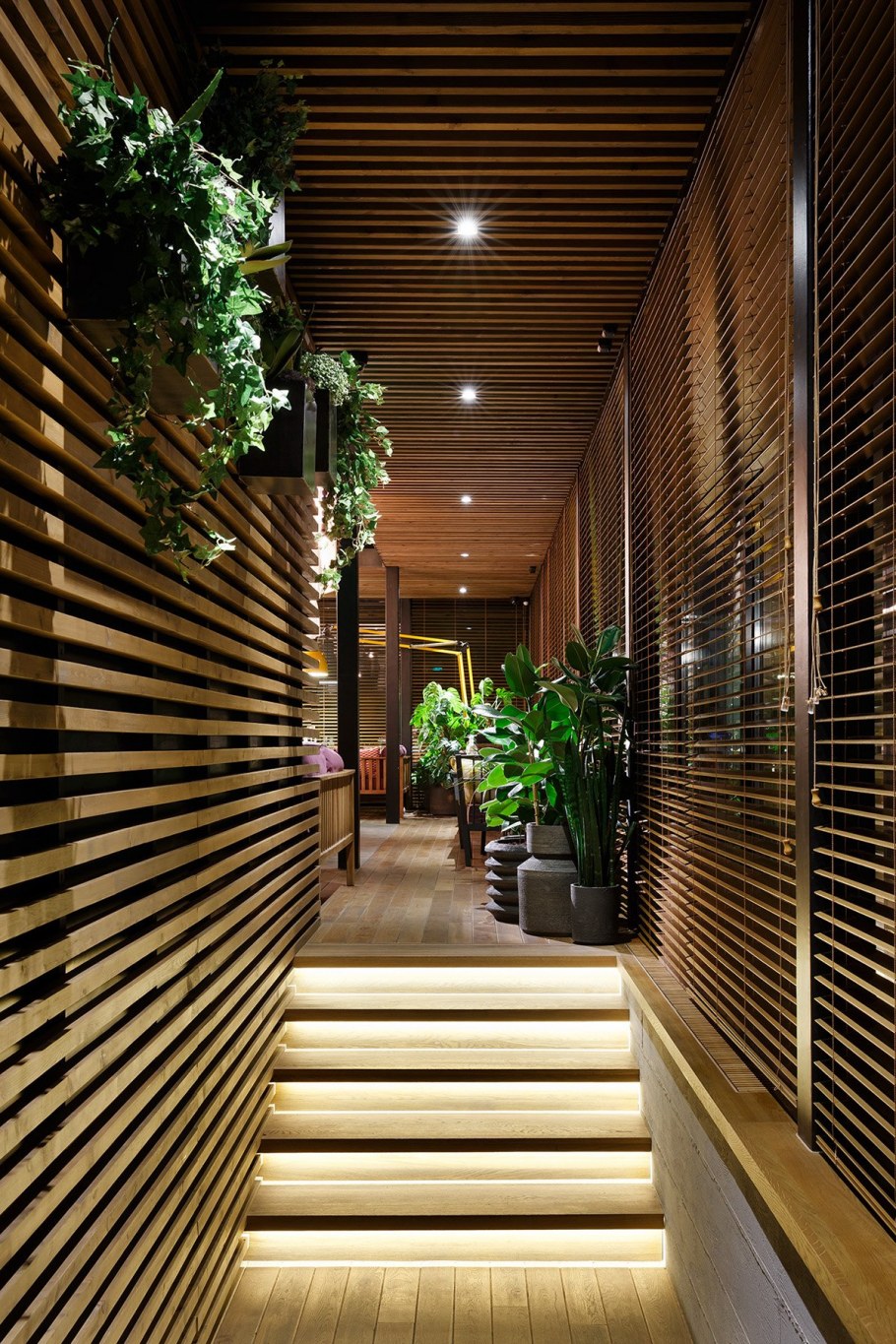 Освещение террасы ресторана