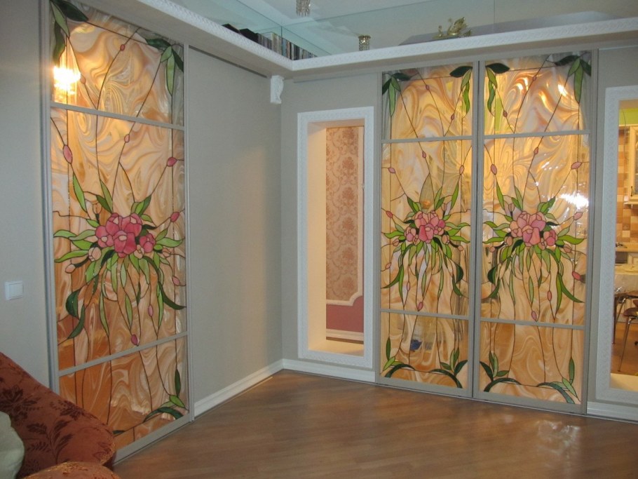 Витражная дверь на кухню купе