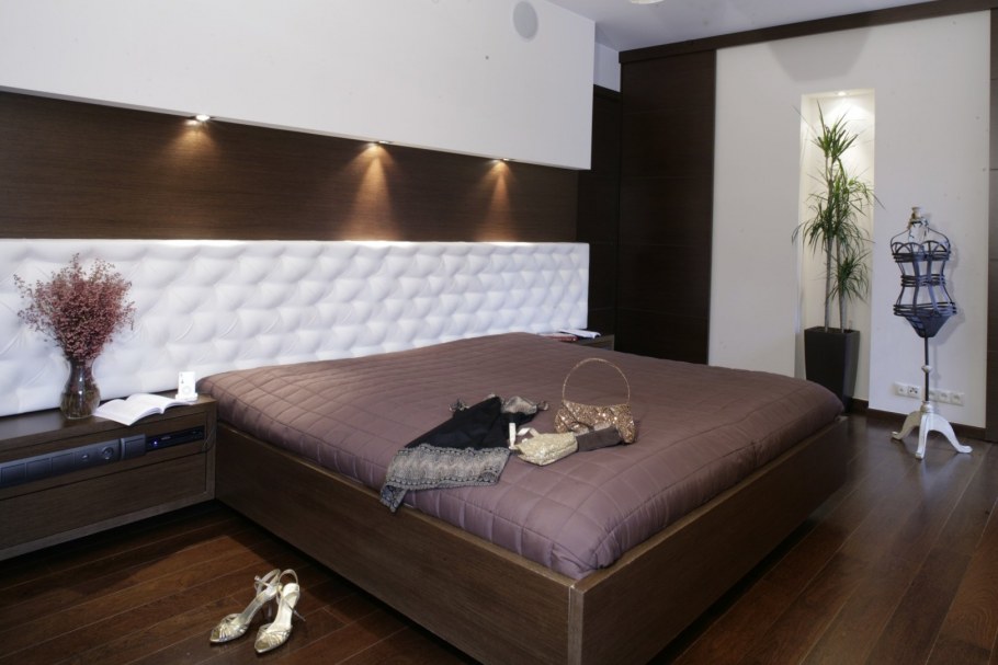 Панели над кроватью в спальне