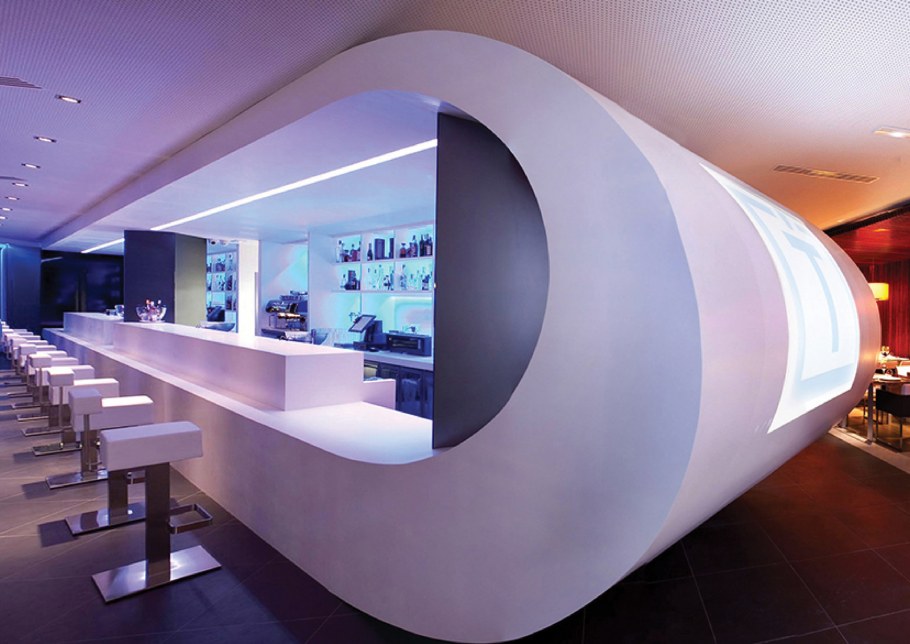 Футуристическая стойка