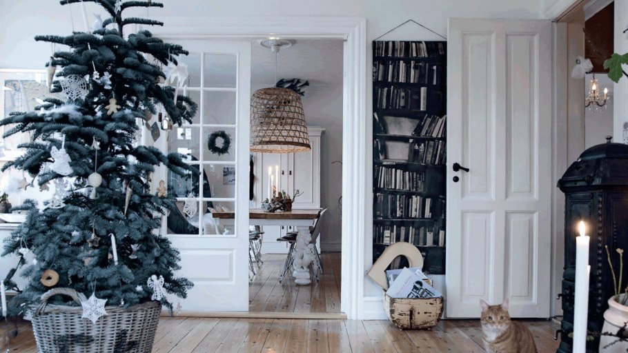 Елка в скандинавском интерьере