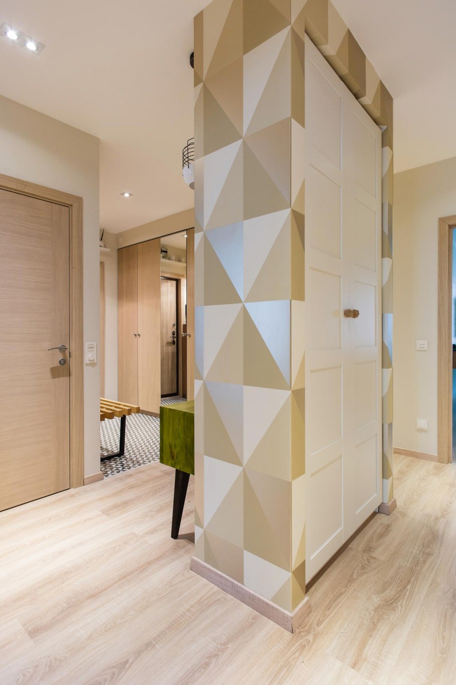 Шкаф перегородка для разделения комнаты