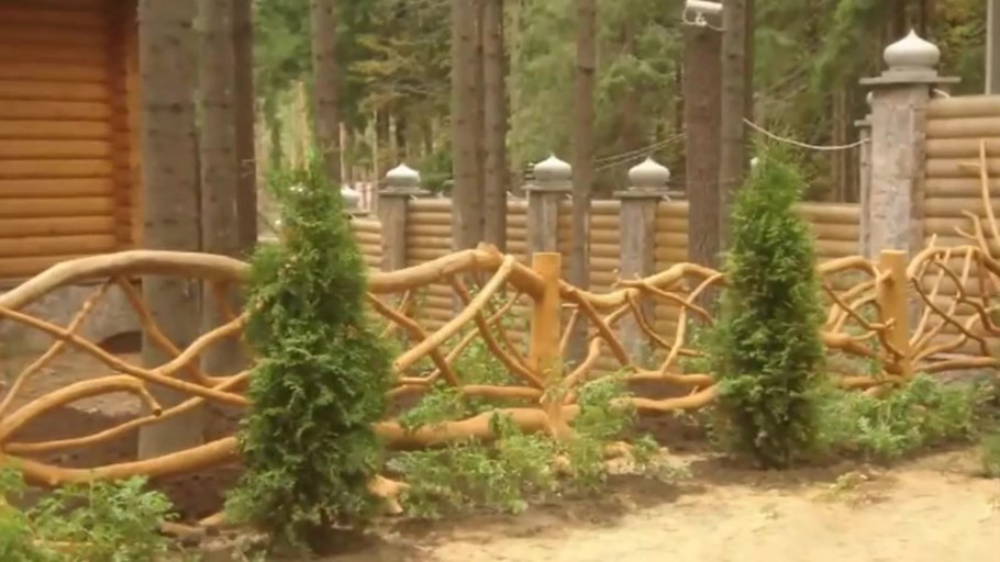 Палисадник из штакетника деревянного