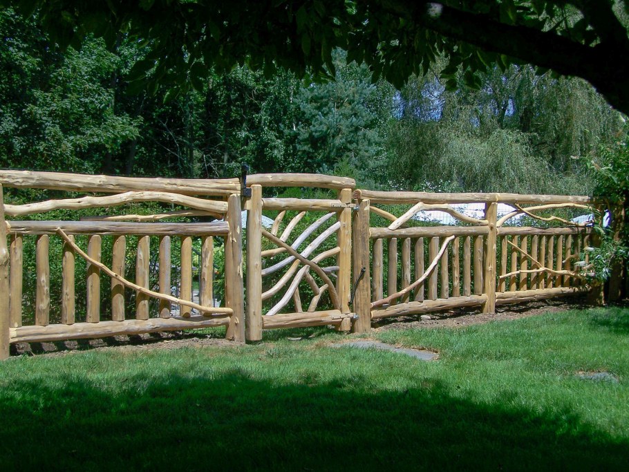 Забор ранчо жерди