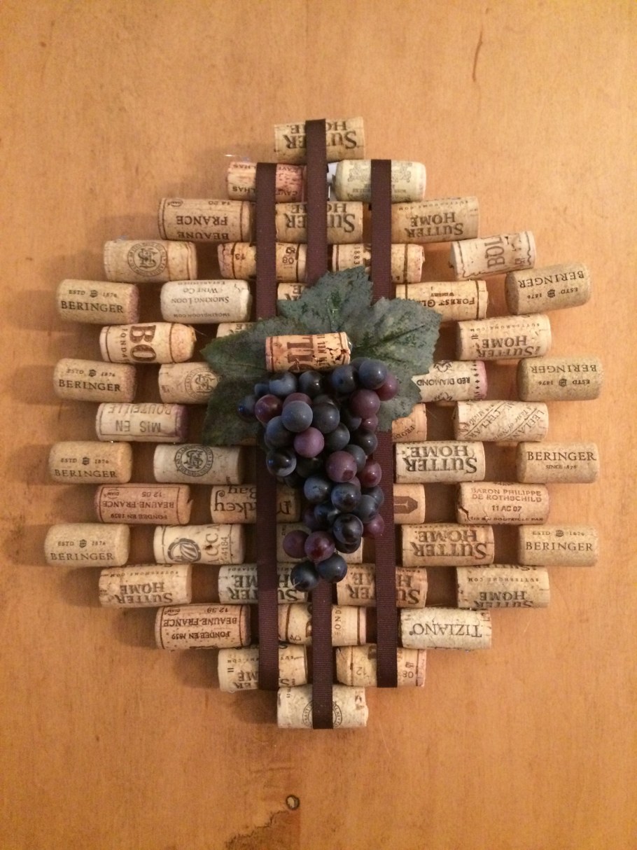 Декор для кухни из пробок