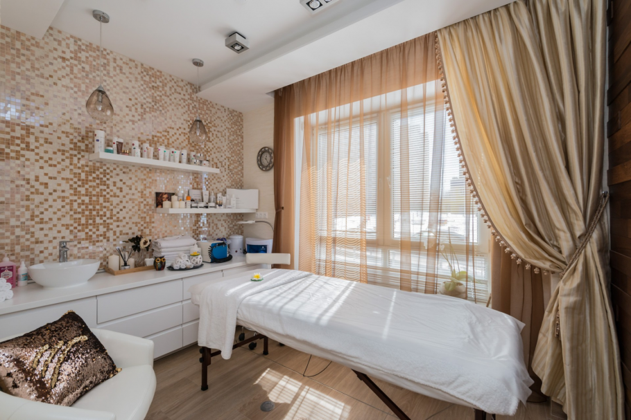 Массажный кабинет с окном