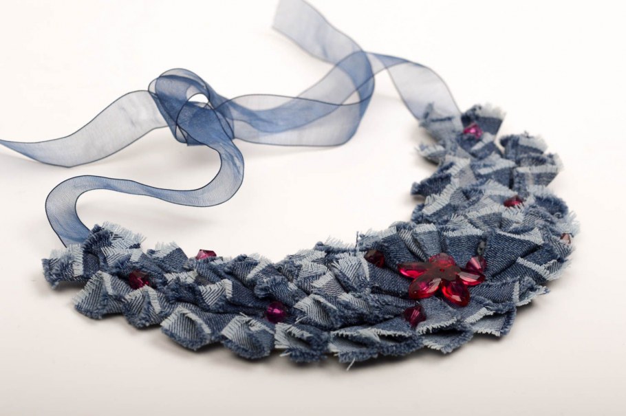 Шейные украшения из ткани