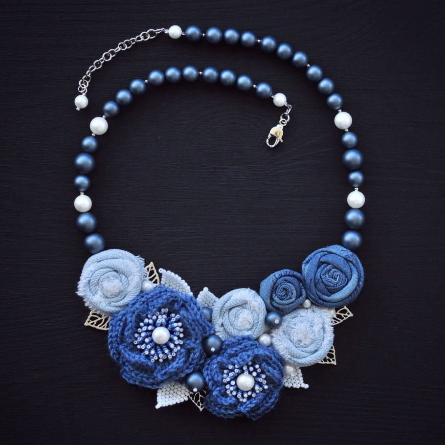 Украшения из джинсовой ткани