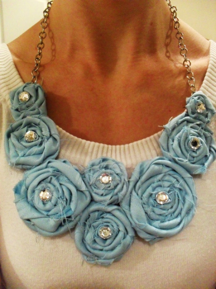Украшение на шею из ткани
