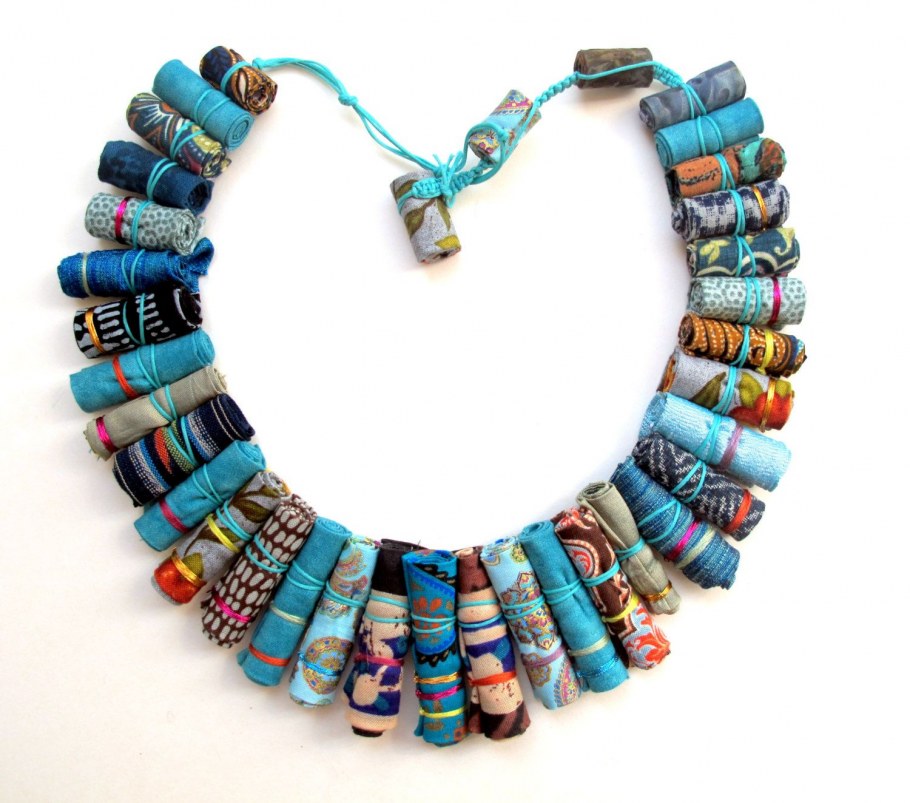 Бусы из ткани