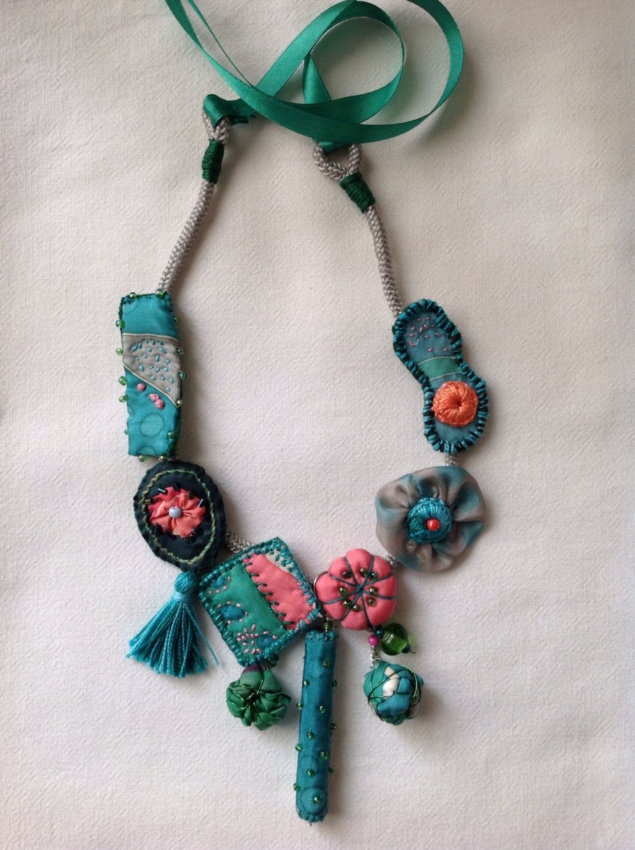 Бижутерия из текстиля