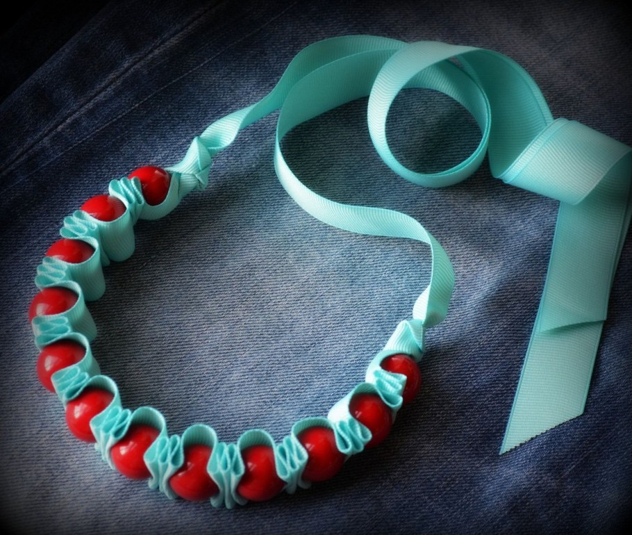 Бусы из лент