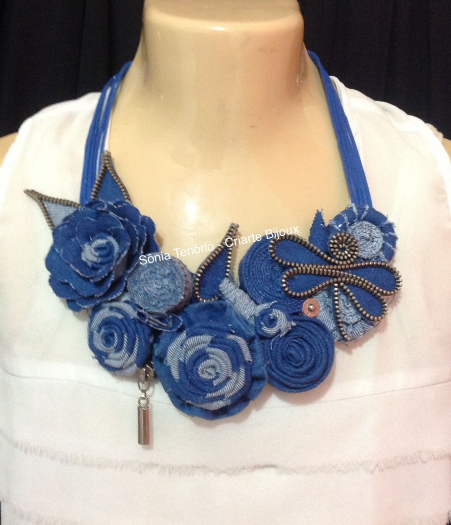 Украшения из джинсовой ткани