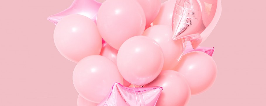 Розовые шарики на розовом фоне