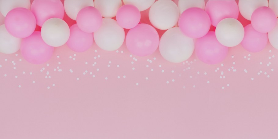 Воздушные шары на розовом фоне