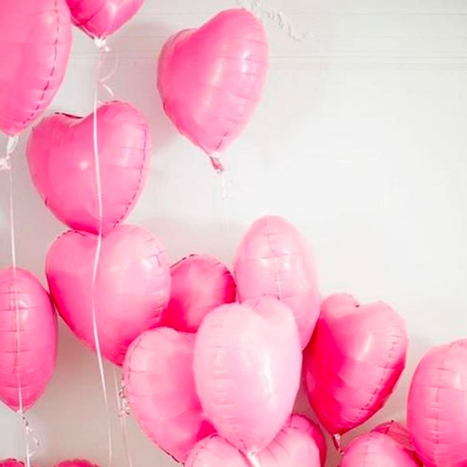 Шары на розовом фоне