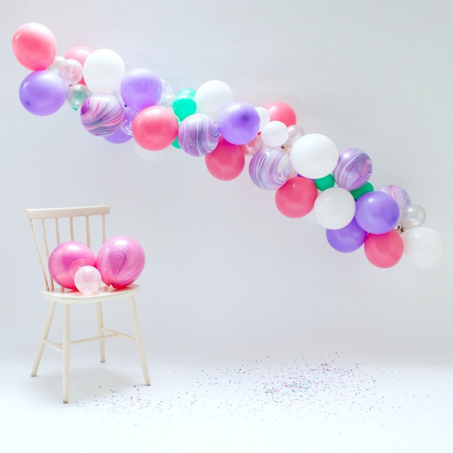 Обои с воздушными шарами в интерьере