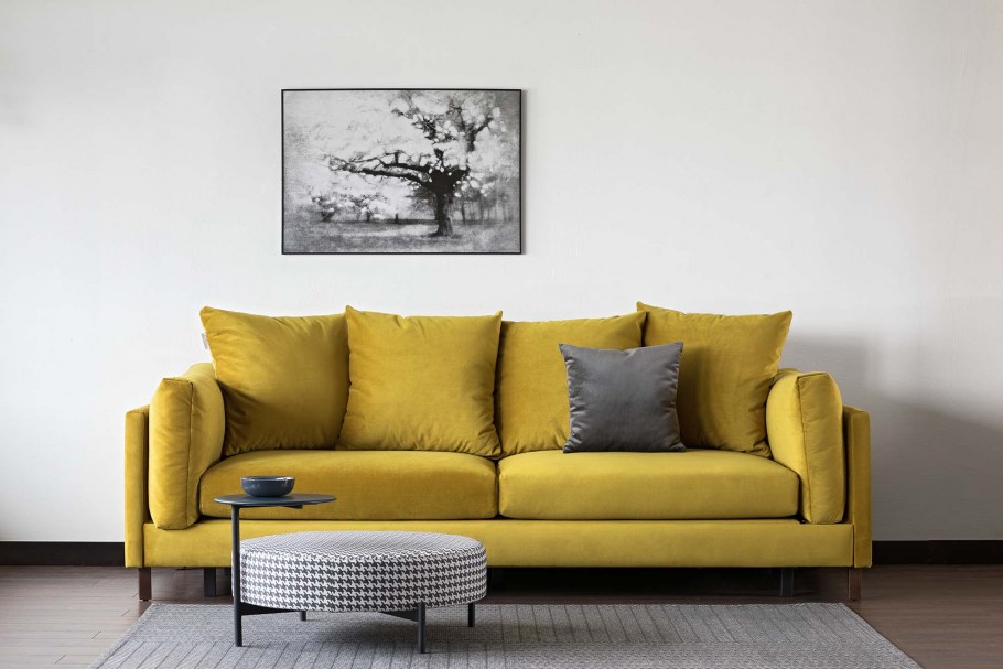 Желтый диван в интерьере