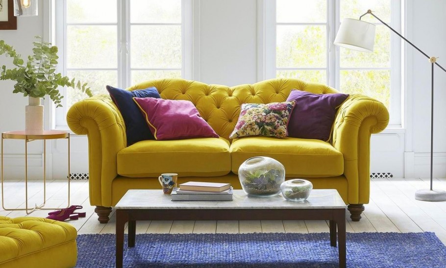 Яркий диван