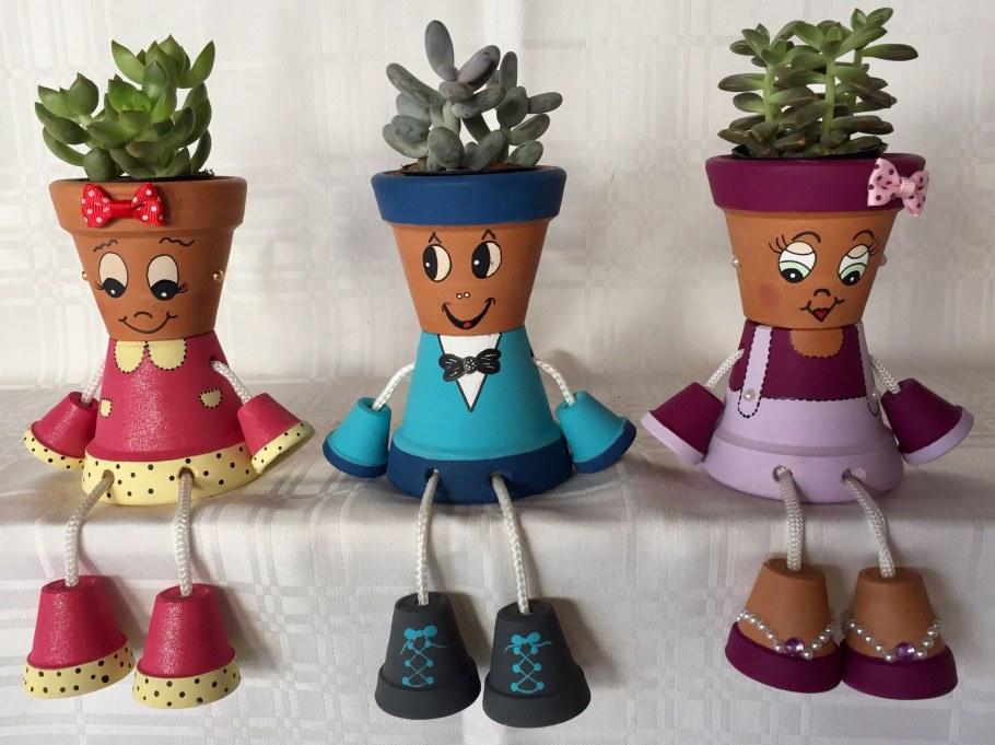Человечки из горшков для цветов