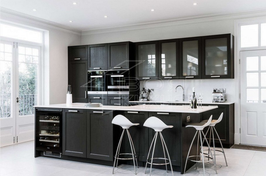 Черно белая кухня