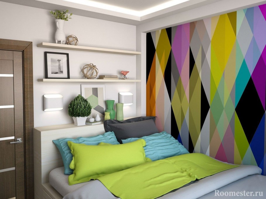 Спальня с яркими акцентами