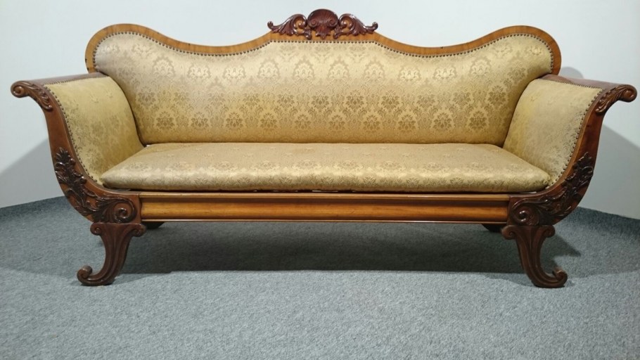 Старинный диван бидермейер