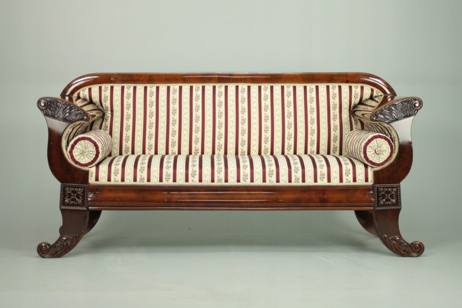 Диван в стиле бидермейер
