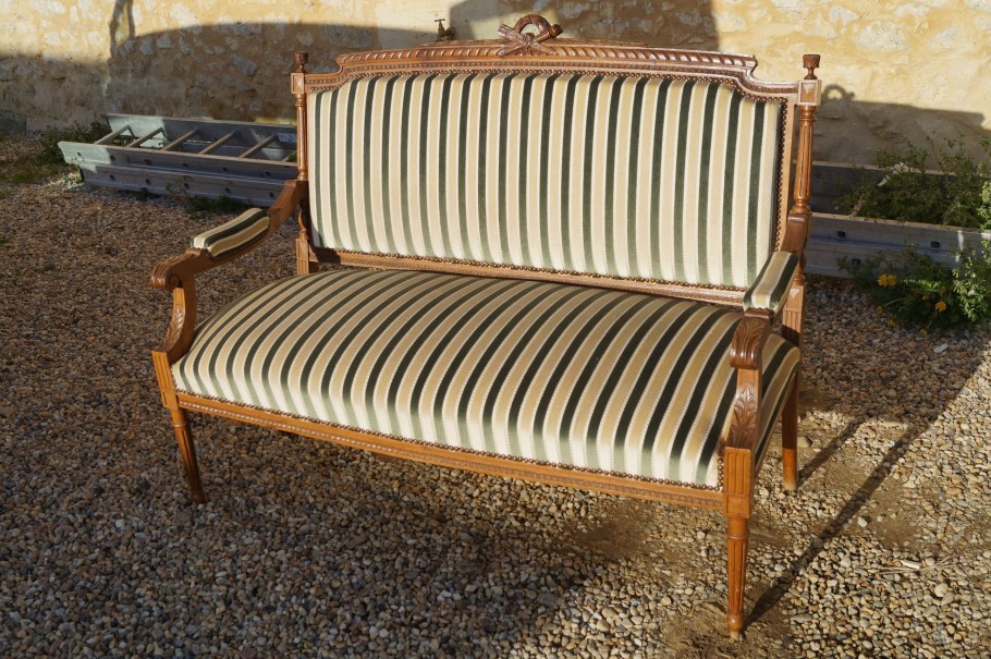 Диван бидермейер