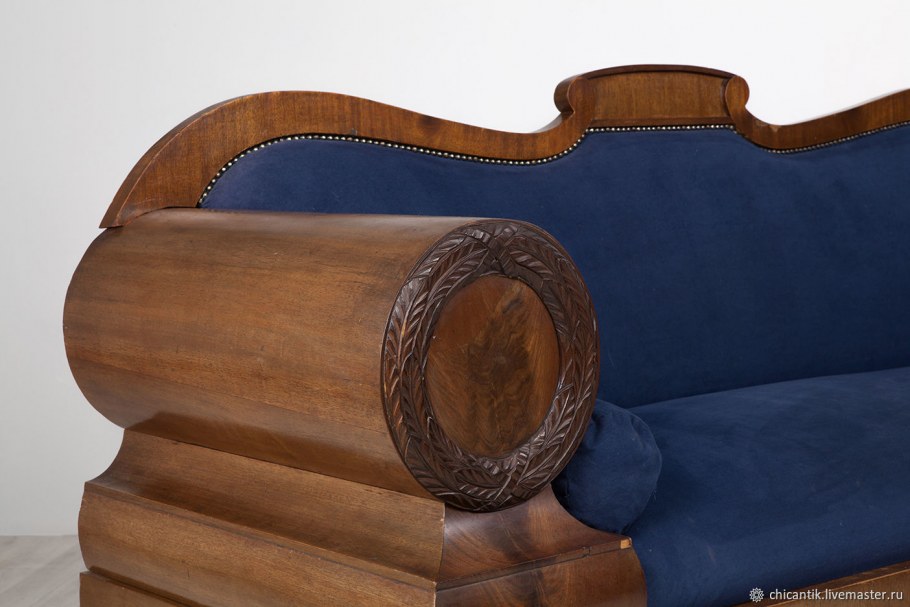 Антикварный диван