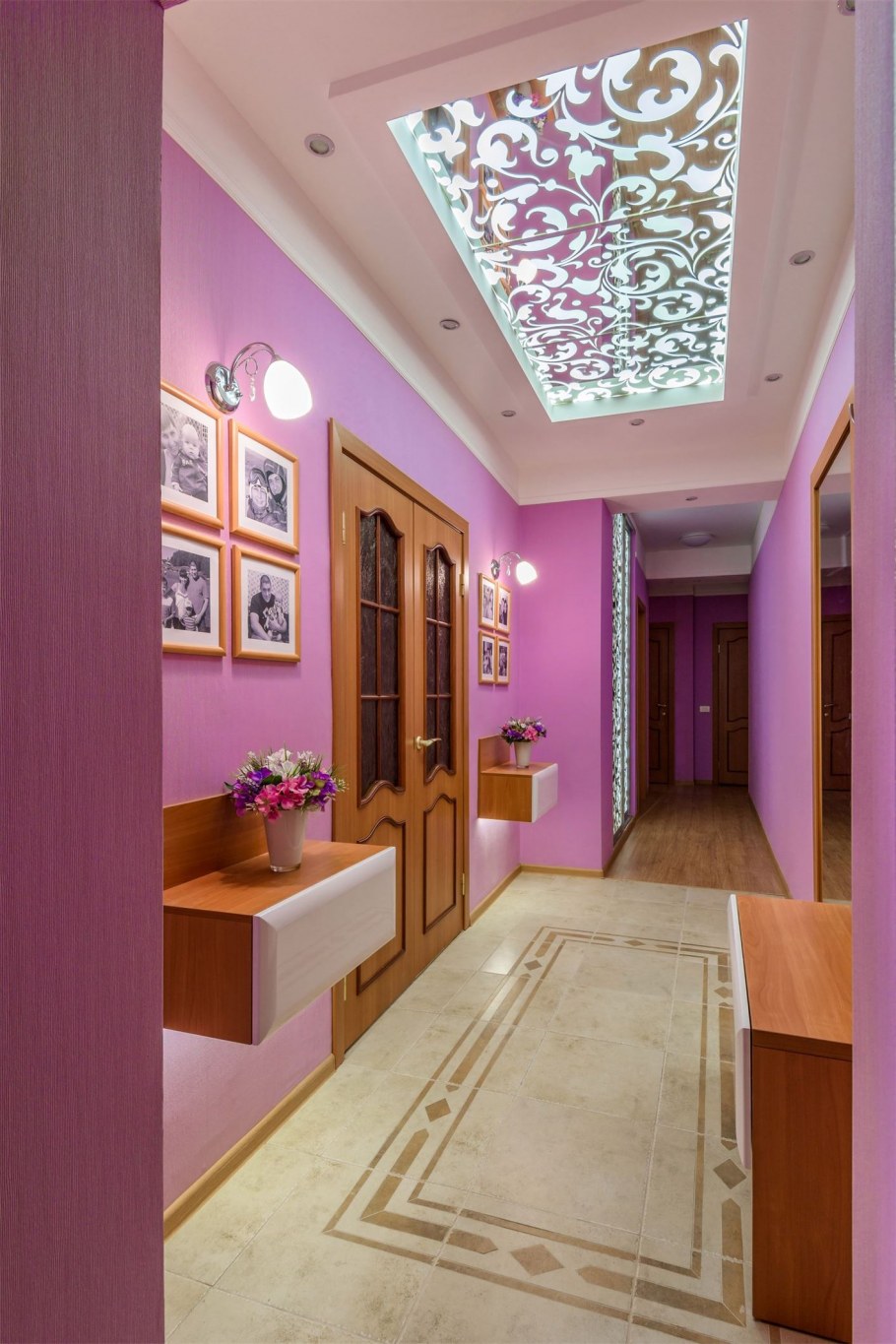 Прихожая в фиолетовом цвете