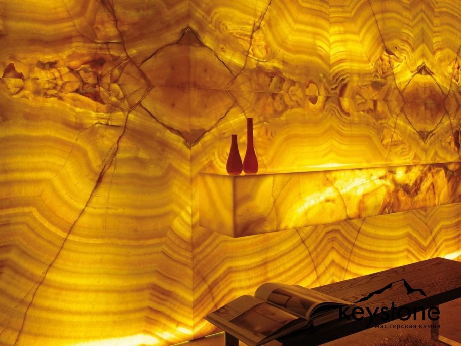 Витраж из оникса