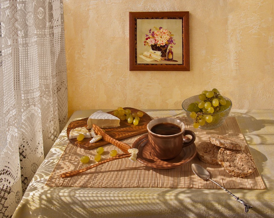 Цветы на кухонном столе