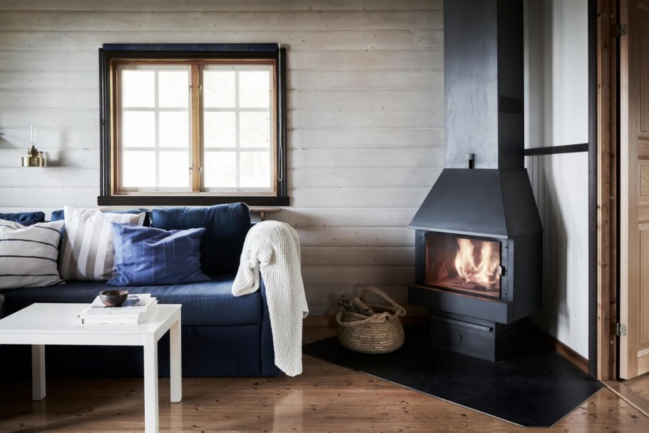 Дача с камином в скандинавском стиле