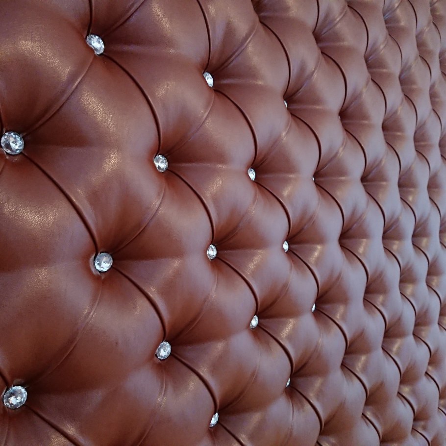 Каретная стяжка капитоне