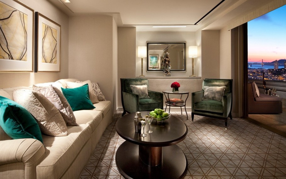 Гостиная в светлых тонах