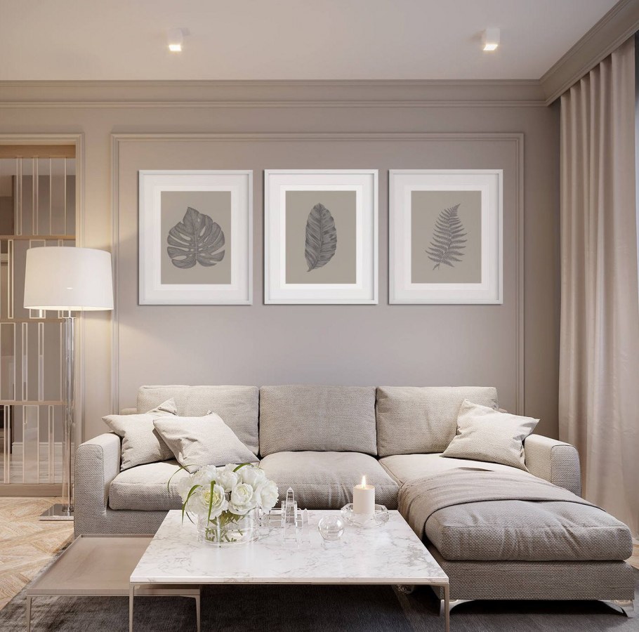 Молдинги в интерьере гостиной за диваном