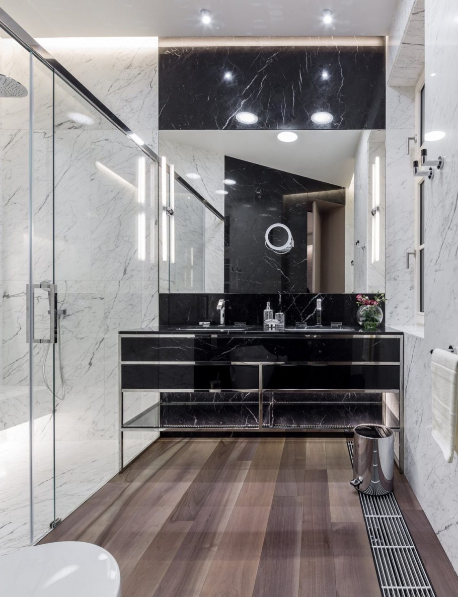 Ванная с черным мраморным полом