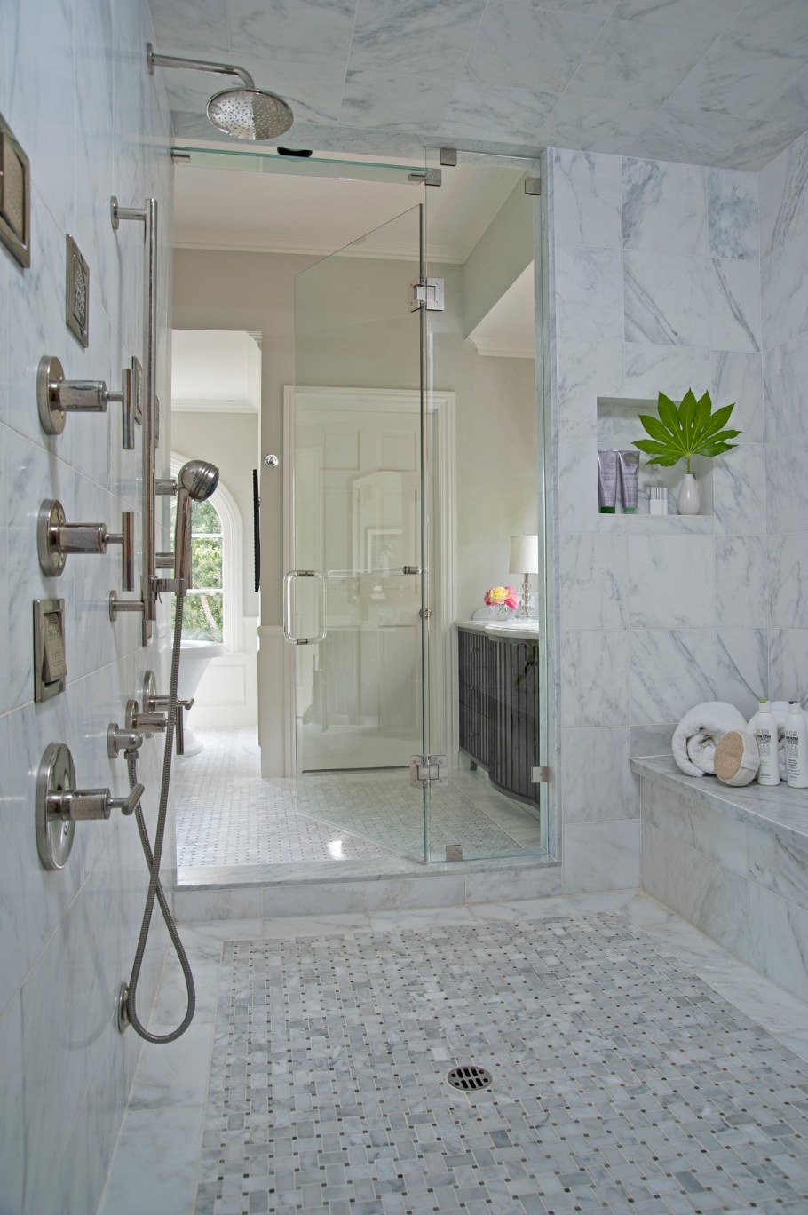 Сара Ричардсон душевая комната