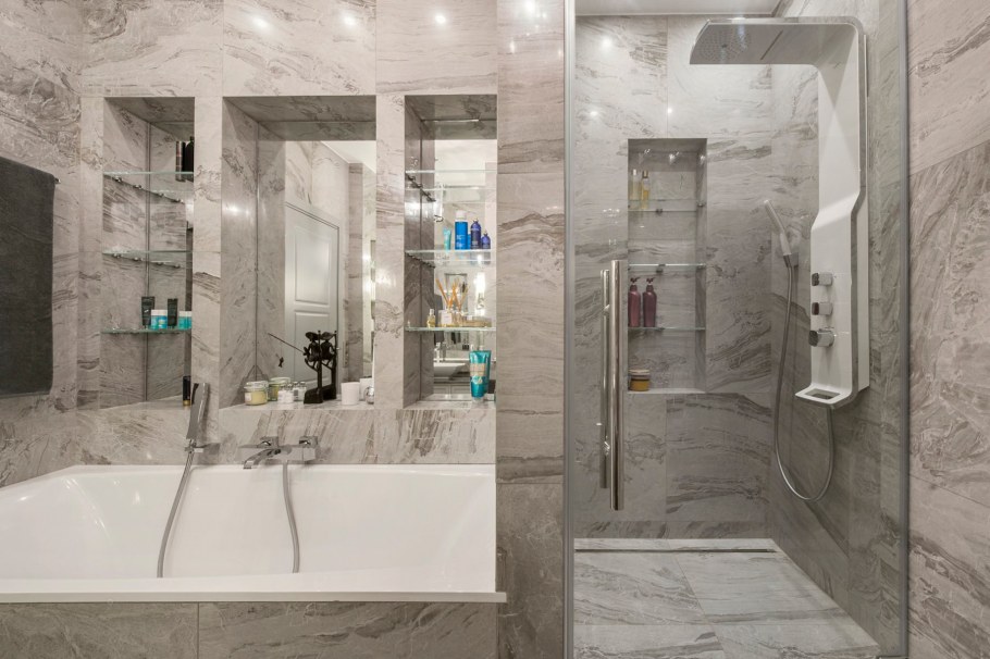 Плитка под мрамор в душевую комнату